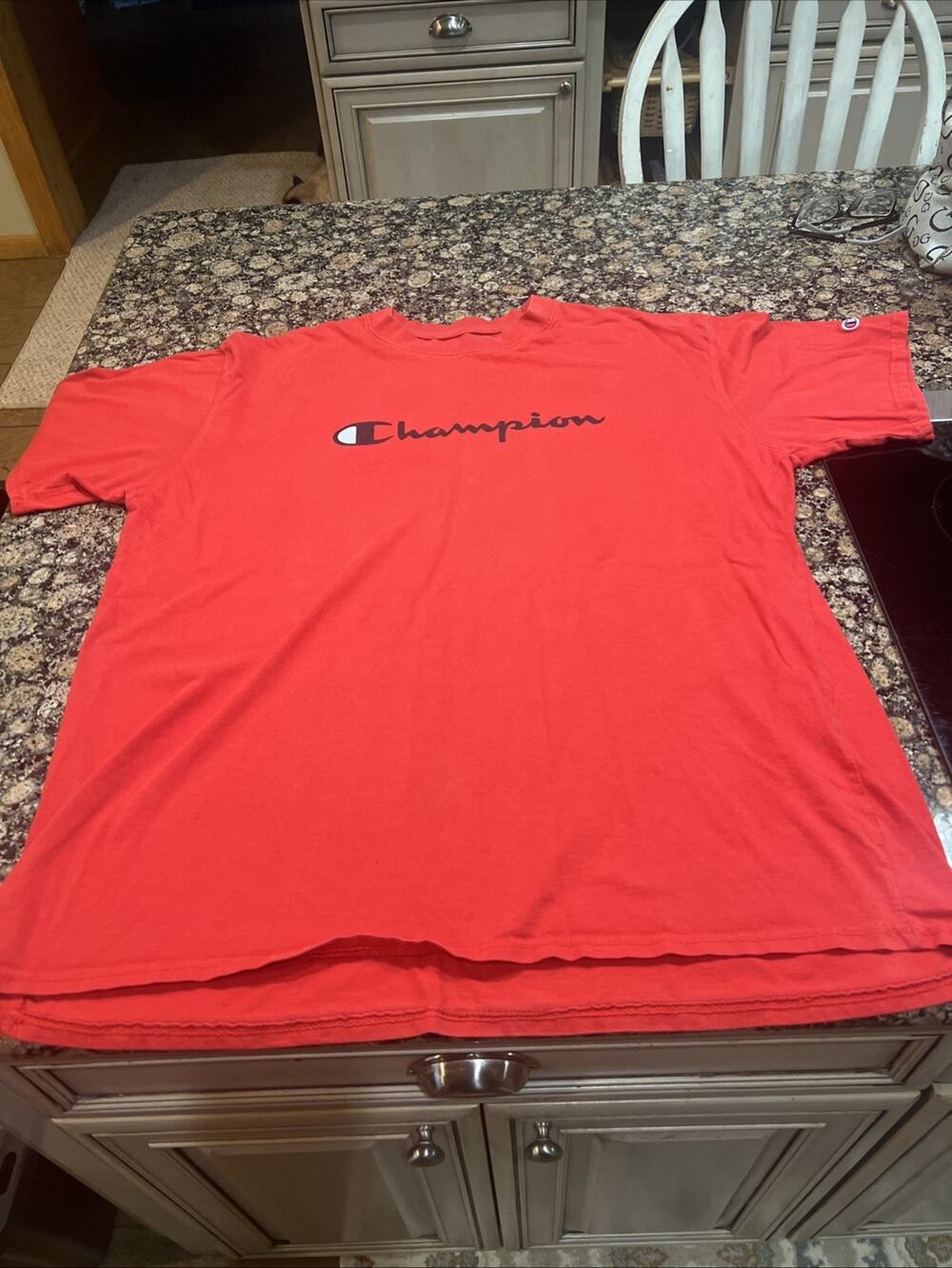Vintage Champion Red Logo Tee – 3XL– Classic Streetwear Staple!